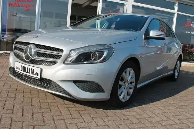 Gebraucht Mercedes 180 122 PS (89 kW) 2014 Silber Limousine