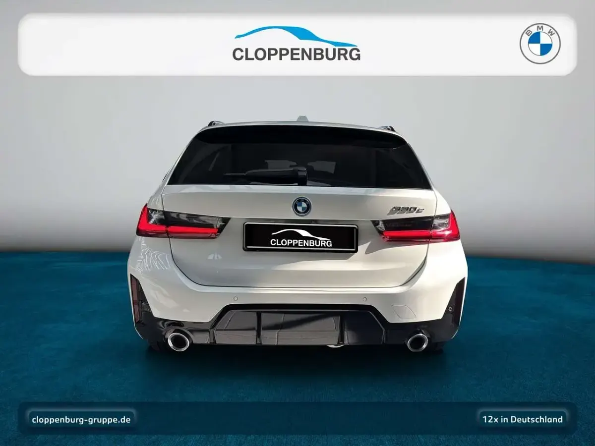 Gebraucht BMW 330e M Sport 292 PS (214 kW) 2025 Alpinweiß uni Kombi