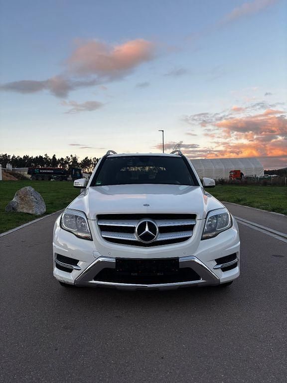 Weiß Gebraucht 2012 Mercedes GLK350 AMG line SUV | 12.999 € (Fairer Preis) - Bild 1/4