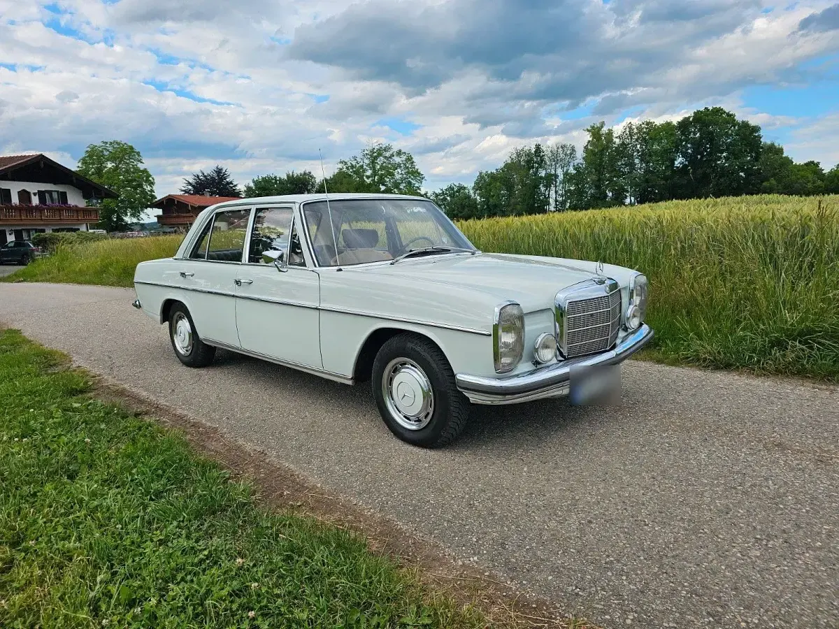 Gebraucht Mercedes 220 105 PS (77 kW) 1969 Weiß Limousine
