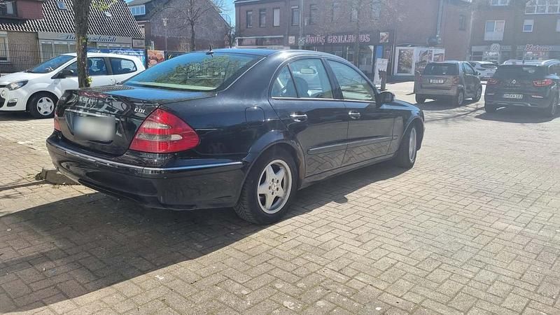 Gebraucht Mercedes E270 Avantgarde 177 PS (130 kW) 2003 Schwarz Limousine