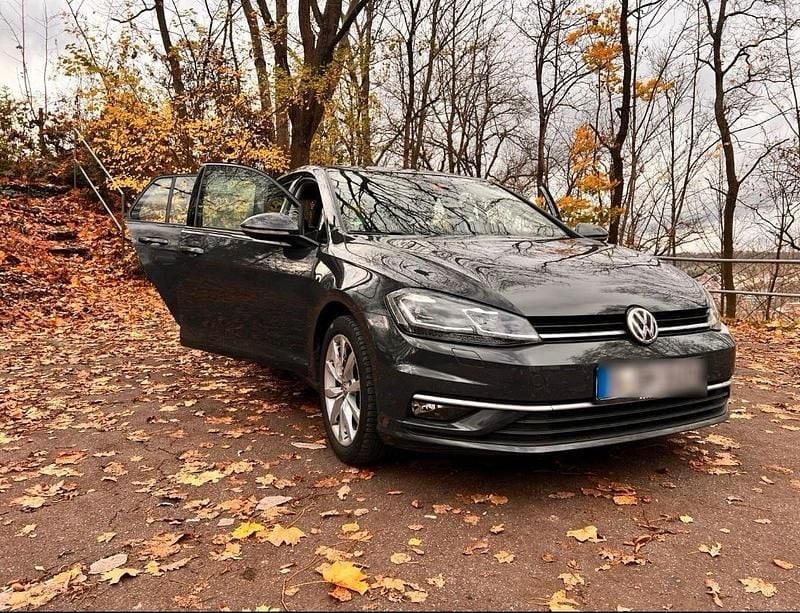 Gebraucht VW Golf Highline 125 PS (91 kW) 2018 Grau Limousine