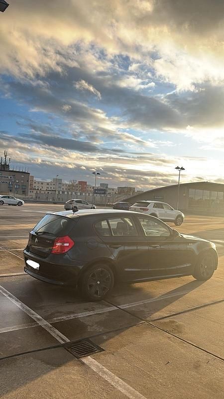Gebraucht BMW 118 140 PS (102 kW) 2009 Schwarz Kleinwagen