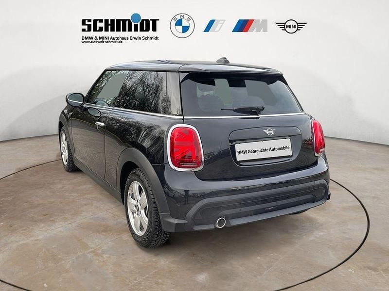 Używany Mini Cooper Essential 136 KM (100 kW) 2024 Czarny Hatchback