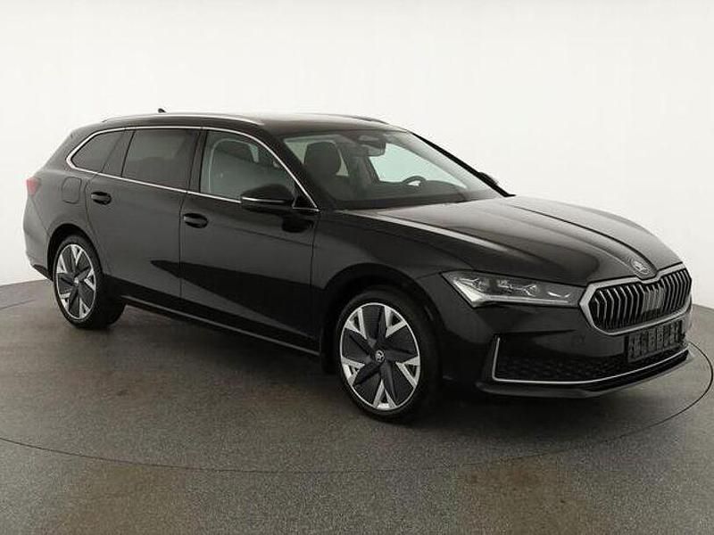 Onyx schwarz metallic (metallic) Gebraucht 2024 Skoda Superb Selection Kombi | 40.494 € (Superpreis) - Bild 1/1