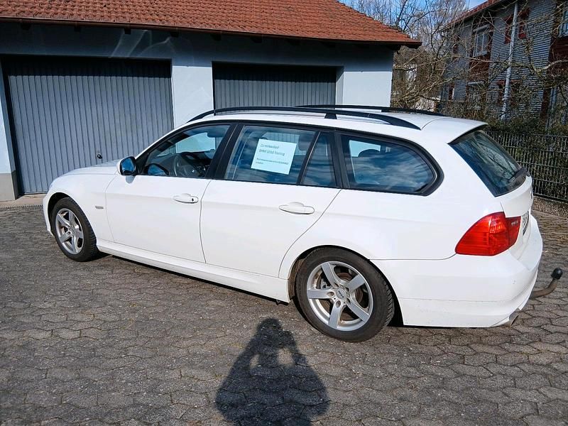Gebraucht BMW 320 177 PS (130 kW) 2009 Weiß Kombi