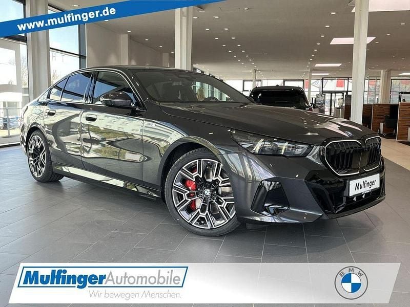 Grau Neu 2025 BMW i5 M Sport Limousine | 66.421 € (Superpreis) - Bild 1/4
