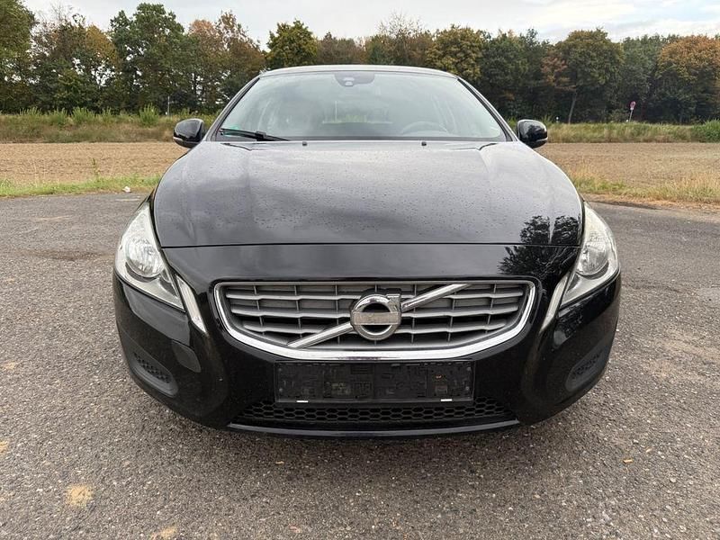 Schwarz Gebraucht 2012 Volvo V60 Momentum Kombi | 5.450 € (Superpreis) - Bild 1/4