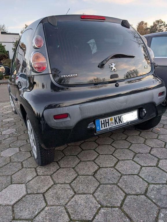 Gebraucht Peugeot 107 Filou 68 PS (50 kW) 2010 Schwarz Kleinwagen