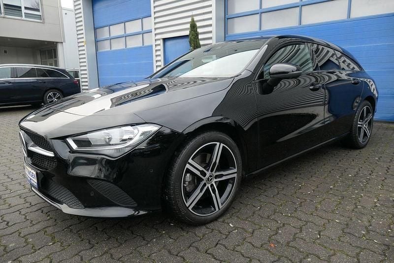 Schwarz Gebraucht 2022 Mercedes CLA220 Shooting Brake Progressive Kombi | 25.850 € (Guter Preis) - Bild 1/4