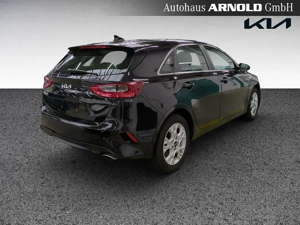 Second-hand Kia Ceed Vision 140 CP (102 kW) 2025 Negru Hatchback