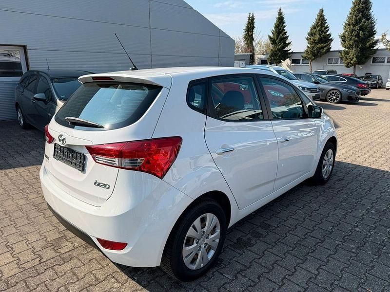 Gebraucht Hyundai ix20 Edition 90 PS (66 kW) 2013 Weiß Kleinwagen