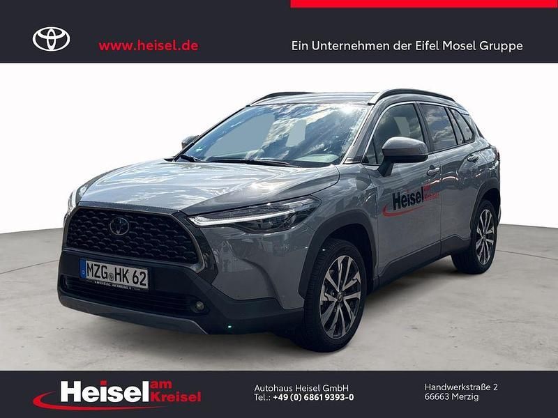 Cement grey Gebraucht 2025 Toyota Corolla Cross SUV | 34.990 € (Superpreis) - Bild 1/4
