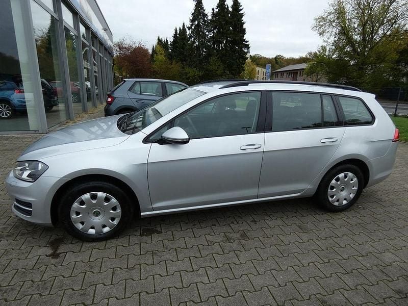 Silber Gebraucht 2017 VW Golf VII Kombi | 8.200 € (Superpreis) - Bild 1/4