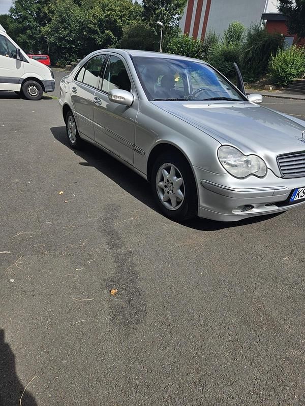 Silber Gebraucht 2001 Mercedes C180 Limousine | 4.500 € (Etwas zu teuer) - Bild 1/4