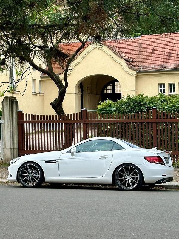 Gebraucht Mercedes SLC180 156 PS (114 kW) 2018 Weiß Cabrio