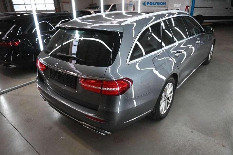 Gebraucht Mercedes E220 194 PS (142 kW) 2020 Selenitgrau Kombi