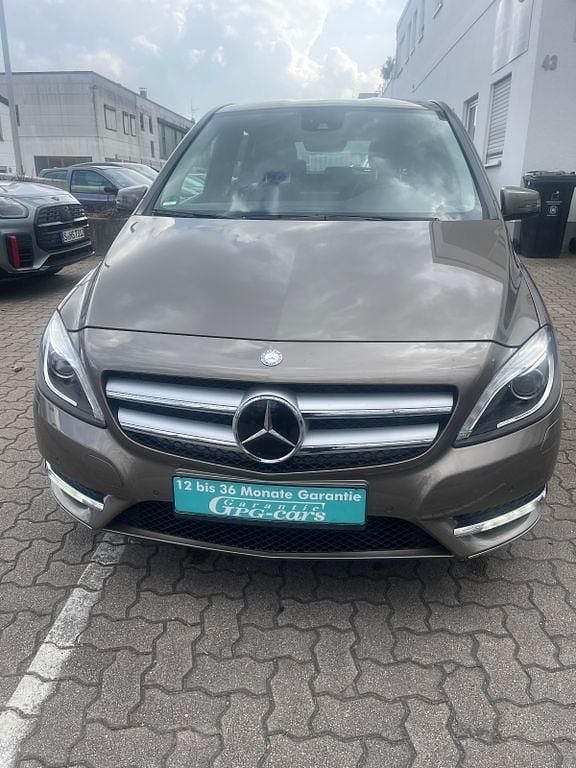 Gebraucht Mercedes B200 136 PS (100 kW) 2013 Grau Van / Kleinbus