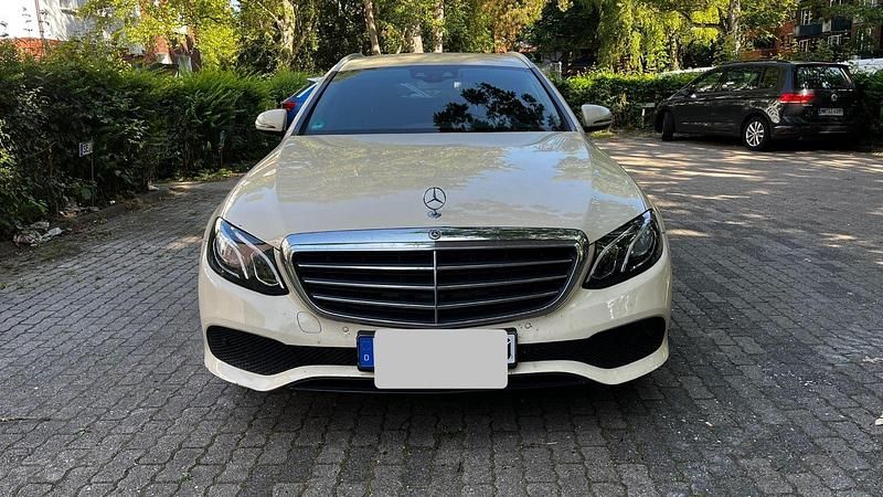 Usata Mercedes E200 150 CV (110 kW) 2017 Beige Station wagon