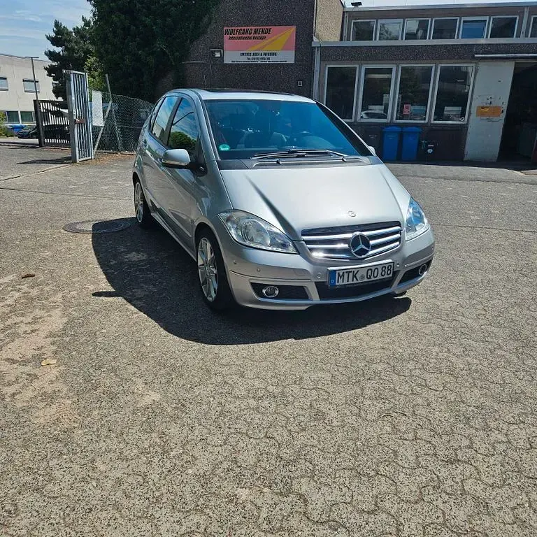 Gebraucht Mercedes A160 Avantgarde 82 PS (60 kW) 2010 Silber Limousine