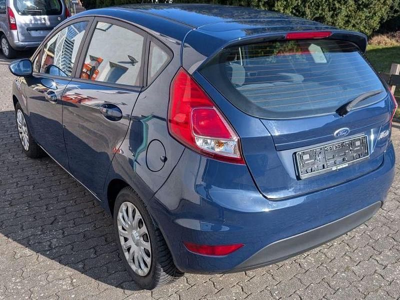 Gebraucht Ford Fiesta Trend 60 PS (44 kW) 2015 Blau Limousine