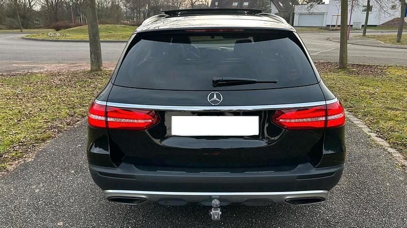 Gebraucht Mercedes E220 AMG 194 PS (142 kW) 2019 Schwarz Limousine