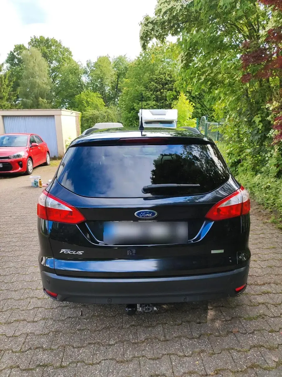Gebraucht Ford Focus 125 PS (91 kW) 2014 Schwarz Kombi