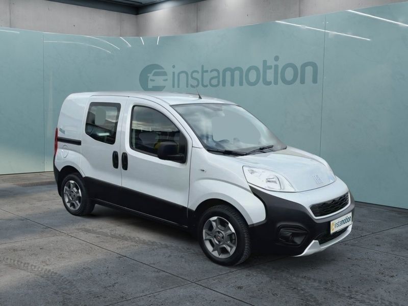 Grau Gebraucht 2022 Fiat Fiorino Van / Kleinbus | 12.290 € (Guter Preis) - Bild 1/3