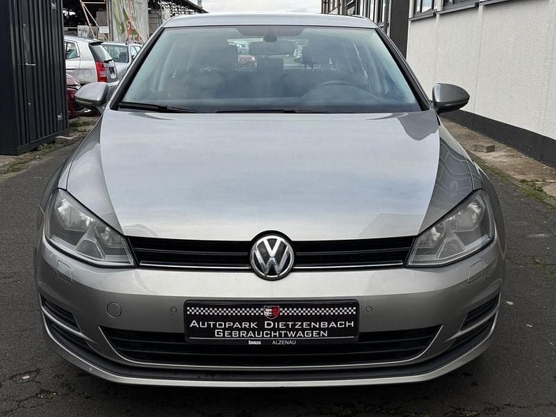 Second-hand VW Golf VII Trendline 105 CP (77 kW) 2013 Argintiu Berlinǎ