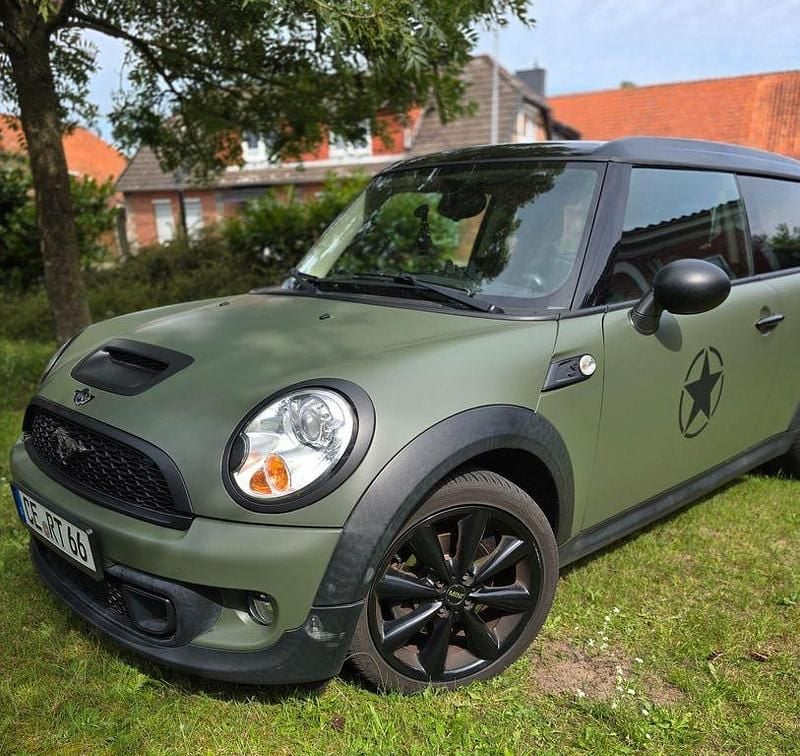 Grün Gebraucht 2011 Mini Cooper SD Clubman Kombi | 8.400 € (Fairer Preis) - Bild 1/4