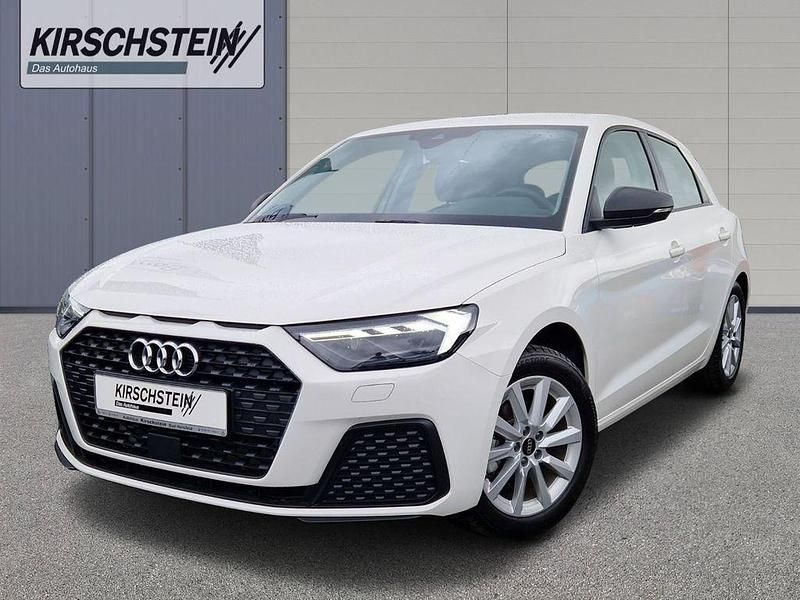 Weiß Gebraucht 2023 Audi A1 Sportback Comfort Kleinwagen | 20.990 € (Superpreis) - Bild 1/4