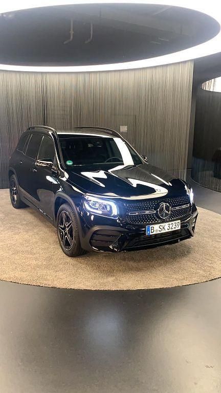Schwarz Gebraucht 2020 Mercedes GLB200 AMG line SUV | 32.000 € (Fairer Preis) - Bild 1/4