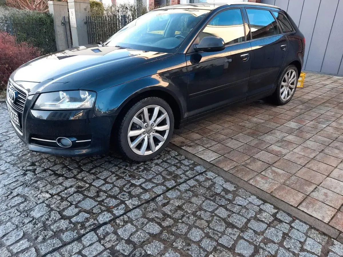 Gebraucht Audi A3 Sportback Ambition 105 PS (77 kW) 2011 Schwarz Kleinwagen