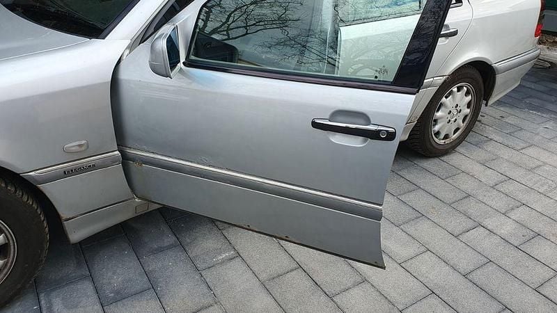 Gebraucht Mercedes C240 Elegance 170 PS (125 kW) 2000 Silber Limousine