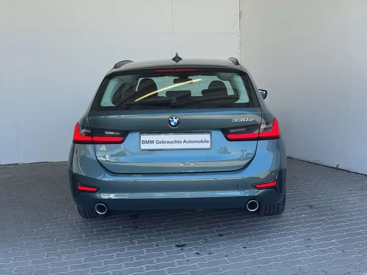 Gebraucht BMW 330e Advantage 292 PS (214 kW) 2021 Blau Limousine
