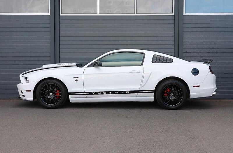 Gebraucht Ford Mustang Ambiente 305 PS (224 kW) 2014 Weiß Coupé