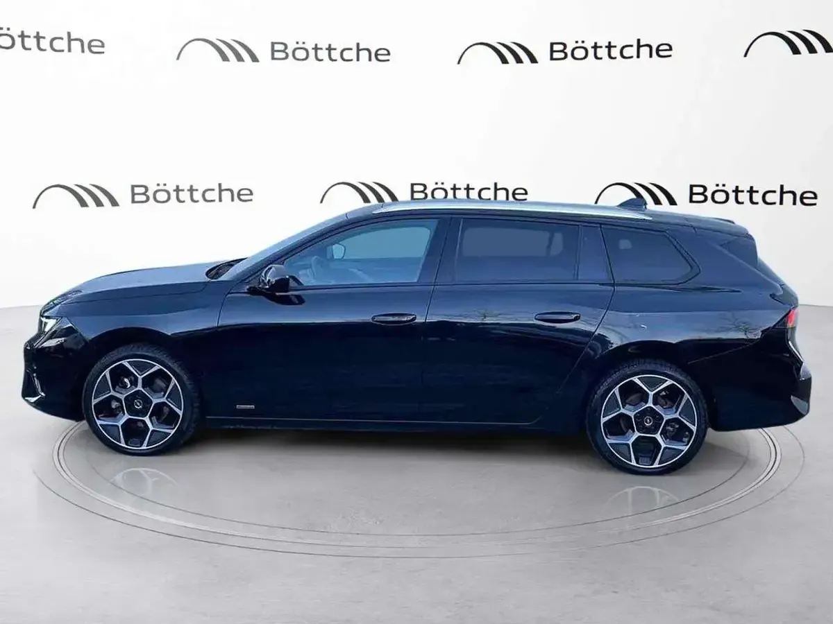 Gebraucht Opel Astra Ultimate 131 PS (96 kW) 2023 Lackierung schwarz perla nera/typ aussenverkleidung metallic perlmutt Kleinwagen