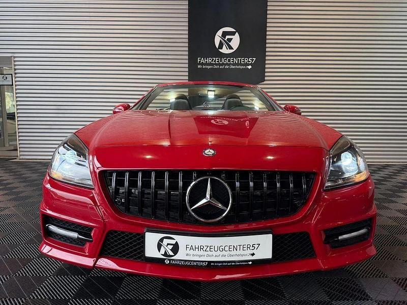 Gebraucht Mercedes SLK350 306 PS (225 kW) 2011 Rot Cabrio