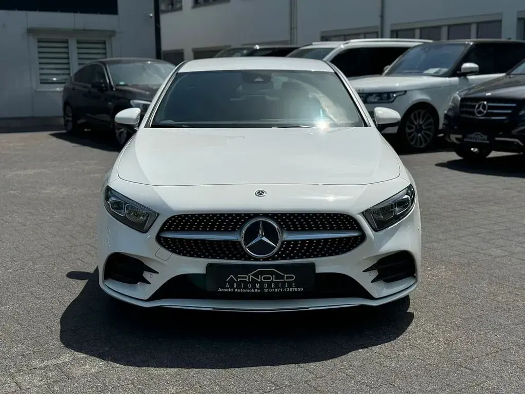 Gebraucht Mercedes A180 AMG line 136 PS (100 kW) 2019 Weiß Limousine