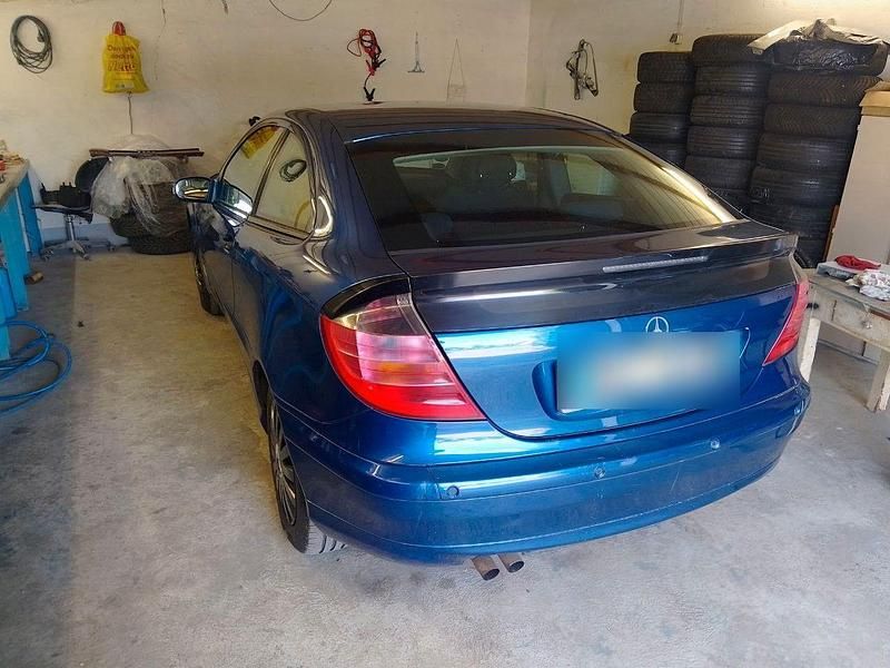 Blau Gebraucht 2001 Mercedes C180 Coupé | 1.600 € (Fairer Preis) - Bild 1/4