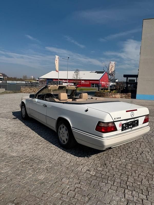 Gebraucht Mercedes E320 220 PS (161 kW) 1996 Weiß Cabrio
