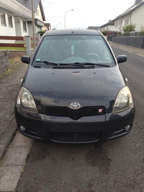 Schwarz Gebraucht 2001 Toyota Yaris Limousine | 799 € (Superpreis) - Bild 1/2