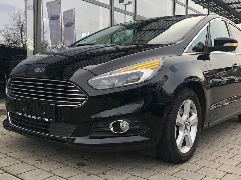 Gebraucht Ford S-MAX Titanium 179 PS (131 kW) 2017 Schwarz Van / Kleinbus