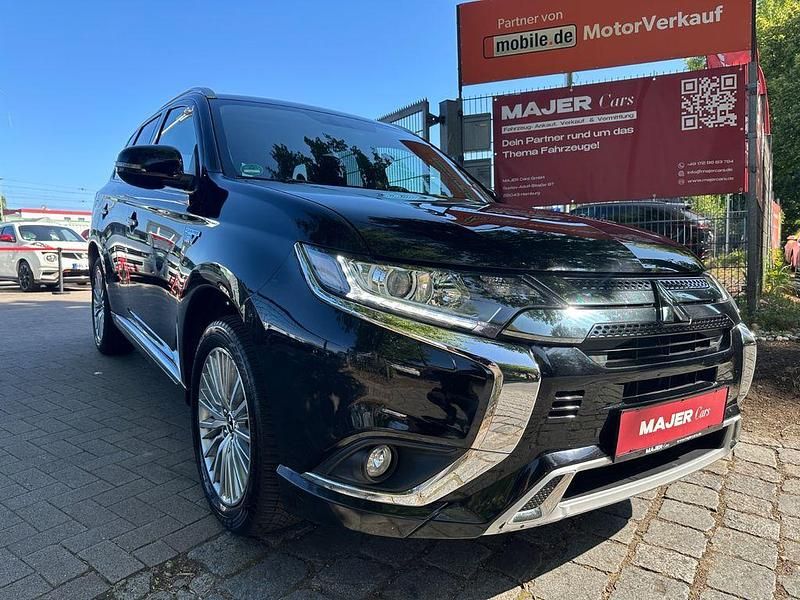 Schwarz Gebraucht 2020 Mitsubishi Outlander P-HEV SUV | 20.000 € (Guter Preis) - Bild 1/3