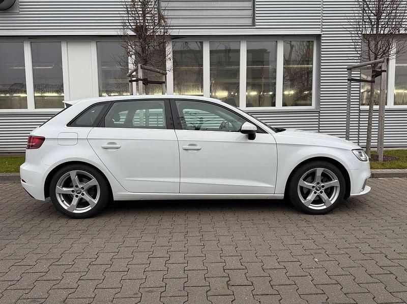 Gebraucht Audi A3 Sport 150 PS (110 kW) 2017 Gletscherweiß metallic Kleinwagen