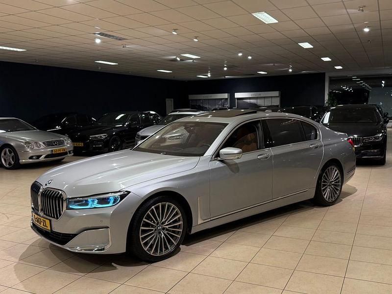 Silber Gebraucht 2021 BMW 740L Limousine | 49.550 € - Bild 1/4