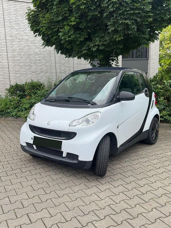 Weiß Gebraucht 2010 Smart ForTwo Coupé Coupé | 3.600 € (Guter Preis) - Bild 1/4