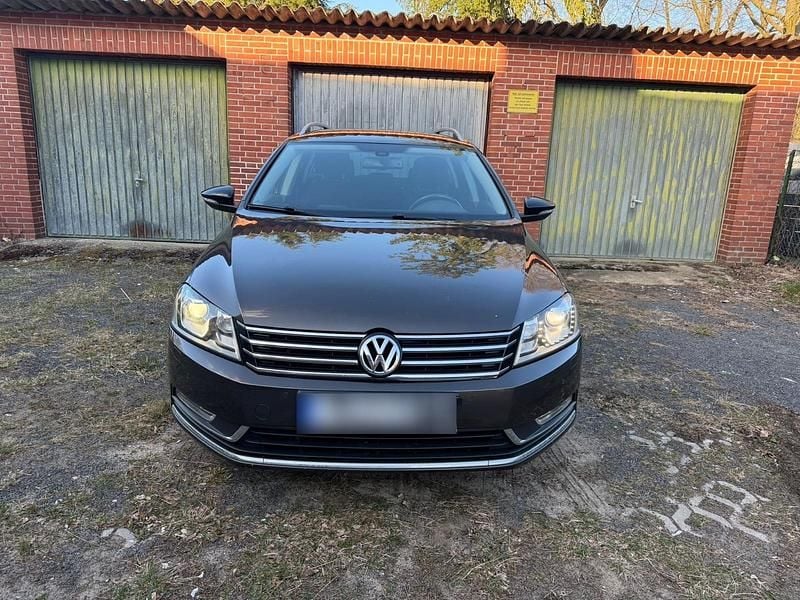 Gebraucht VW Passat 140 PS (102 kW) 2014 Braun Kombi
