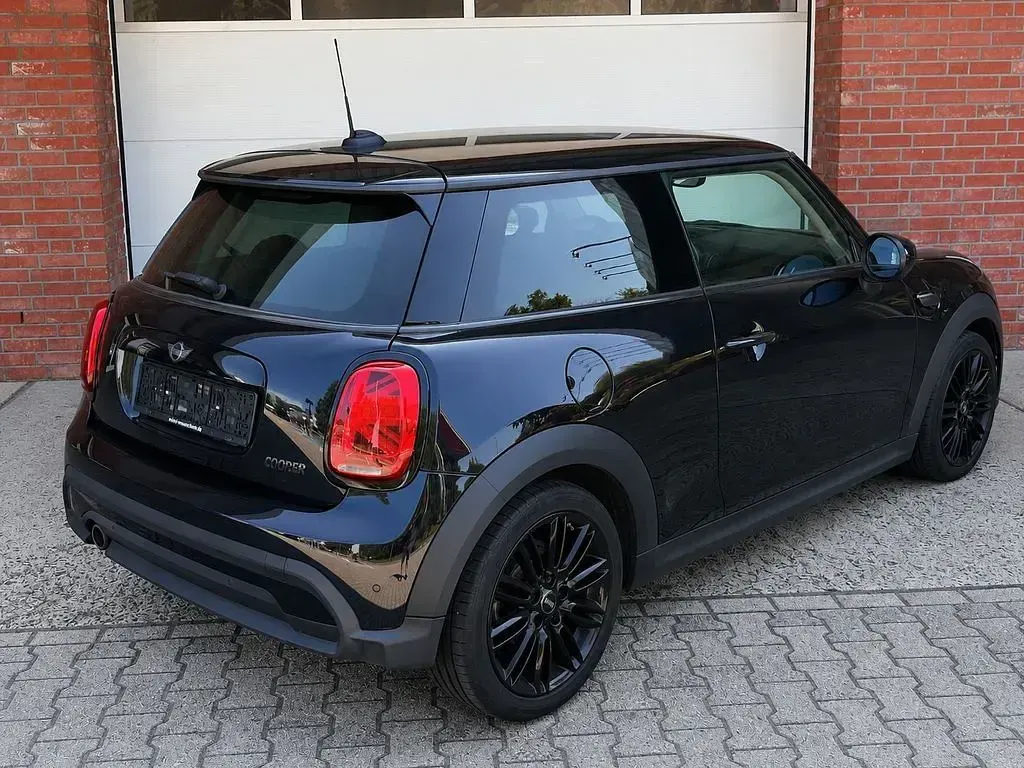 Gebraucht Mini Cooper 136 PS (100 kW) 2021 Schwarz Kleinwagen