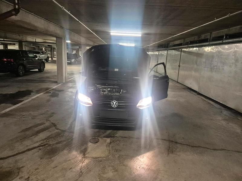 Gebraucht VW Jetta 115 PS (84 kW) 2011 Schwarz Limousine